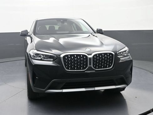 Used 2025 BMW X4 xDrive30i AWD/4WD image 2