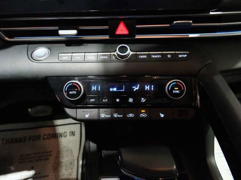Used 2025 Hyundai Elantra SEL image 27