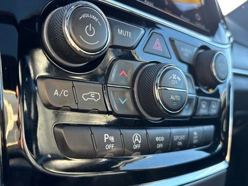 Certified 2019 Jeep Grand Cherokee Limited w/ Luxury Group II image 40