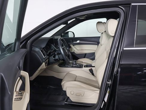 Used 2022 Audi Q5 2.0T Premium w/ Convenience Package image 29