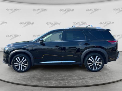 Used 2025 Nissan Pathfinder Platinum w/ Black Appearance Package AWD/4WD image 4