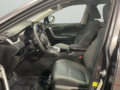 Used 2022 Toyota RAV4 LE AWD/4WD image 10