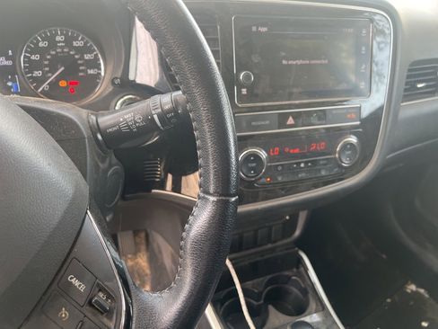 Used 2019 Mitsubishi Outlander SE image 14