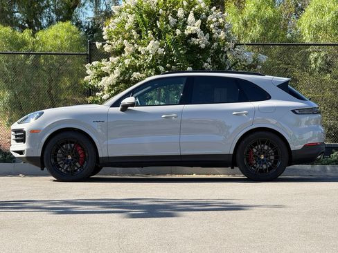 Used 2026 Porsche Cayenne S AWD/4WD image 2