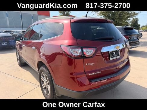 Used 2017 Chevrolet Traverse LT FWD image 2