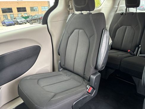 Used 2023 Chrysler Voyager LX FWD image 38