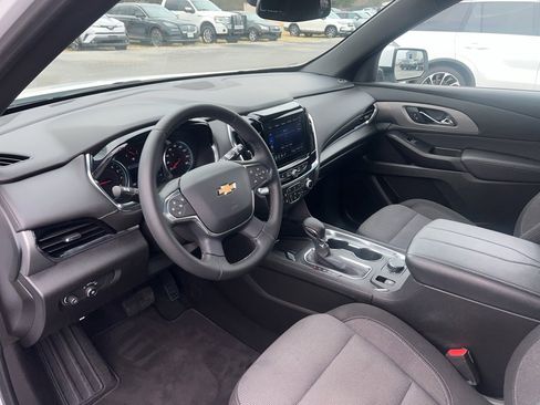 Used 2023 Chevrolet Traverse LT image 12