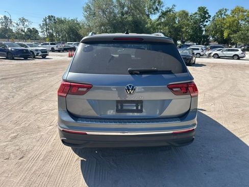 Used 2024 Volkswagen Tiguan SE image 17