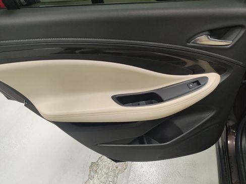 Used 2020 Buick Envision Essence w/ Experience Buick Package FWD image 27