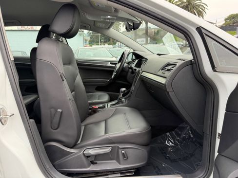 Used 2019 Volkswagen e-Golf SEL Premium image 35