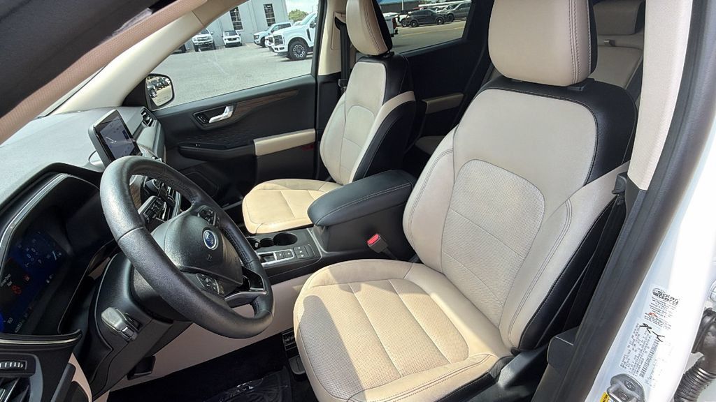 Used 2020 Ford Escape Titanium FWD image 28