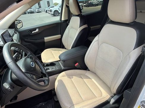 Used 2020 Ford Escape Titanium FWD image 28