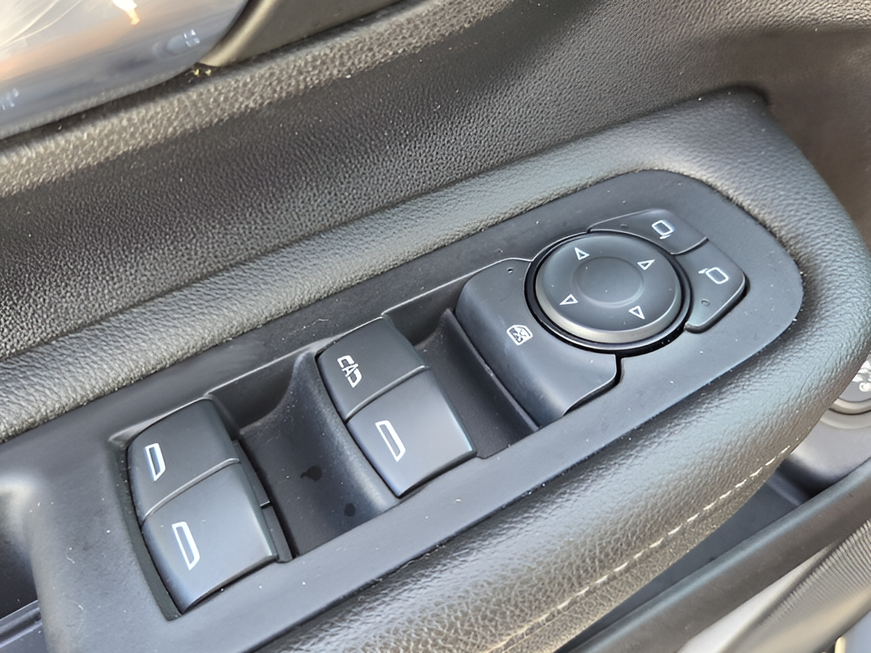 Used 2024 GMC Terrain SLT AWD/4WD image 29