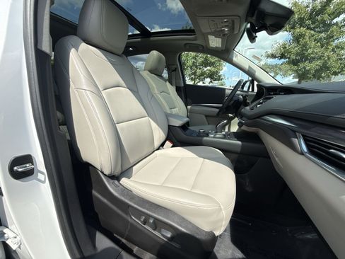 Used 2023 Cadillac XT4 Luxury w/ Cold Weather Package FWD image 27
