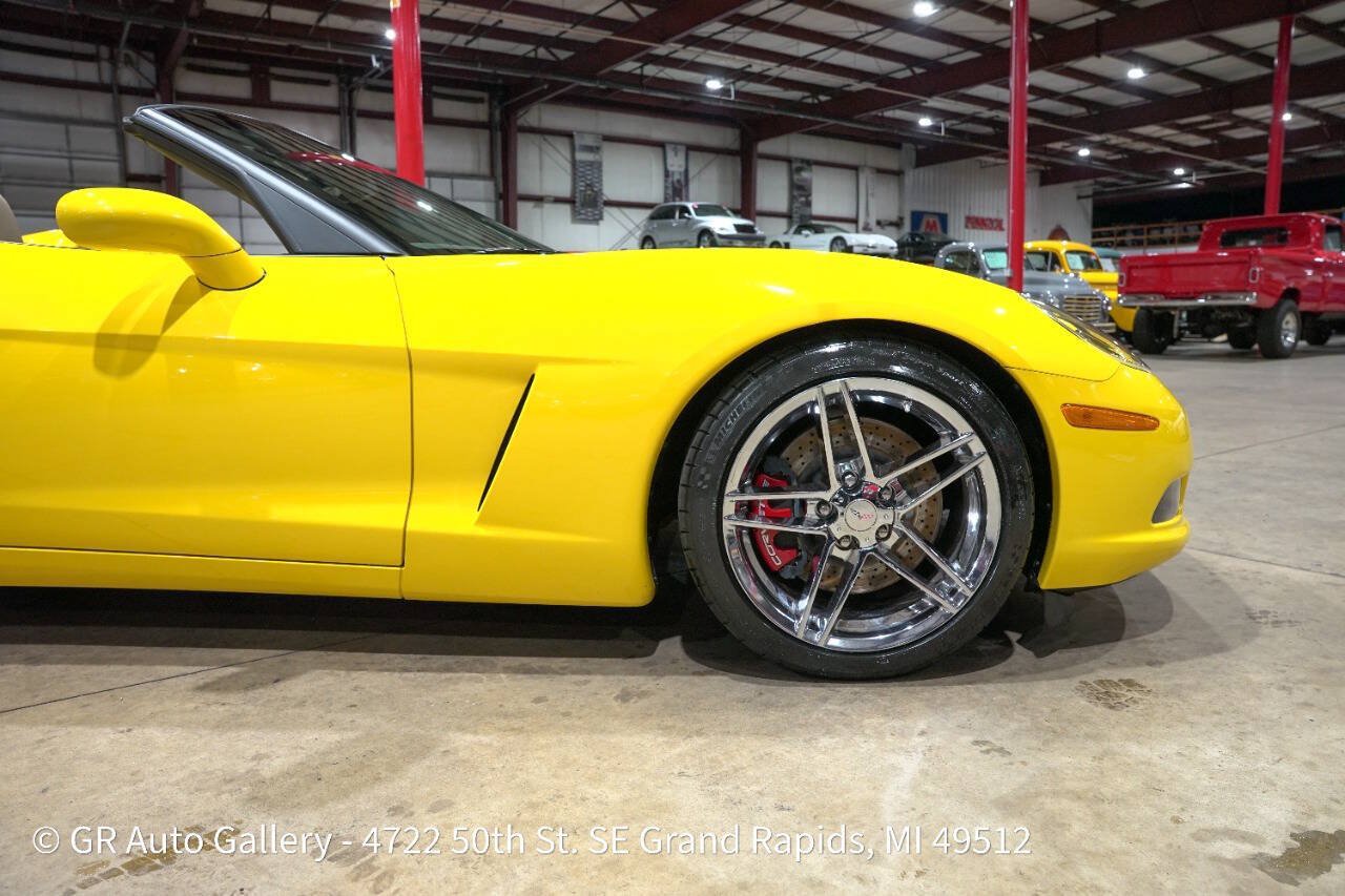 Used 2007 Chevrolet Corvette Convertible w/ Performance Package RWD image 11