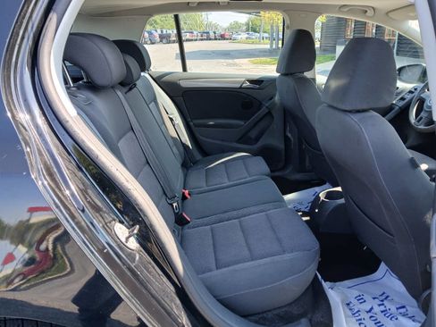 Used 2010 Volkswagen Golf 4-Door image 14