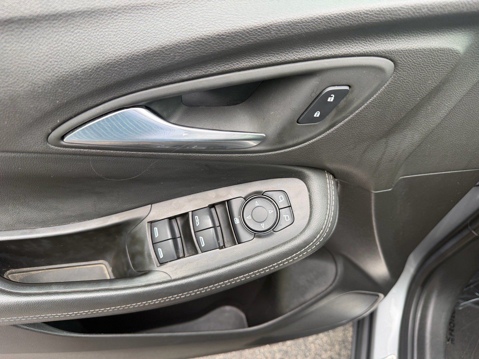 Used 2023 Buick Encore GX Select FWD image 22