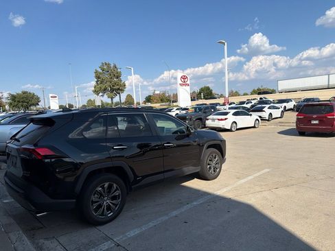 Used 2022 Toyota RAV4 Limited AWD/4WD image 4