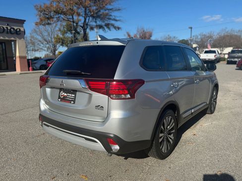 Used 2020 Mitsubishi Outlander ES image 7