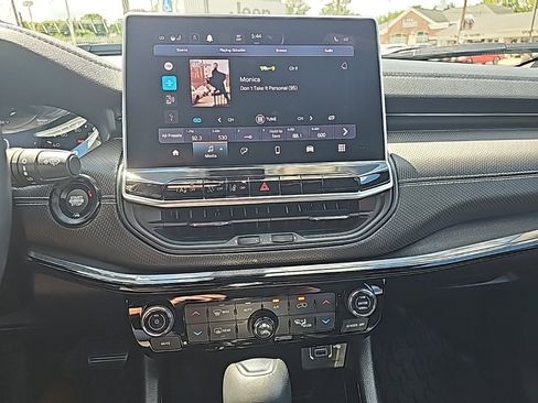 Certified 2022 Jeep Compass Altitude w/ Convenience Group image 30