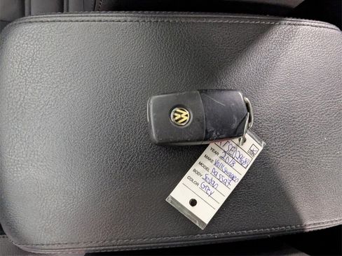 Used 2018 Volkswagen Passat 2.0T SEL Premium image 26