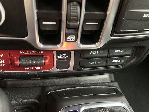 Used 2024 Jeep Gladiator Sport AWD/4WD image 20