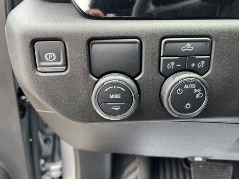 Used 2025 Chevrolet Silverado 1500 LT RWD image 20