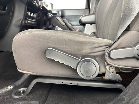 Used 2015 Jeep Wrangler Unlimited Sport w/ Max Tow Package image 12