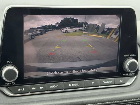 Used 2024 Nissan Rogue SV FWD image 31