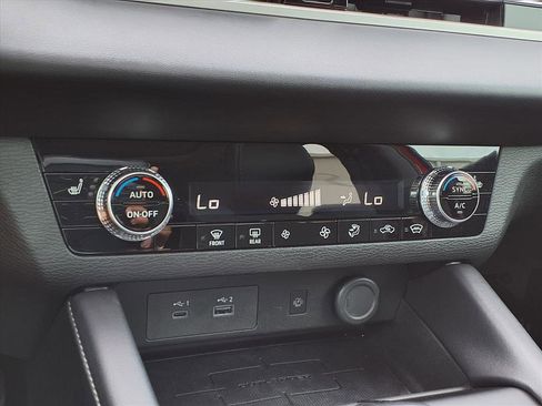 Used 2025 Mitsubishi Outlander 4WD Plug-In Hybrid image 24