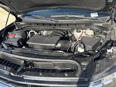 Used 2024 Chevrolet Suburban LT image 28