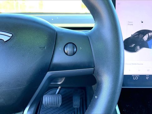 Used 2020 Tesla Model 3 Standard Range Plus image 24