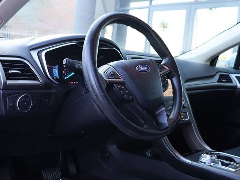 Used 2019 Ford Fusion SE FWD image 39