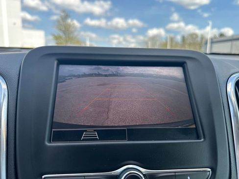Used 2023 Chevrolet Equinox LT FWD image 12