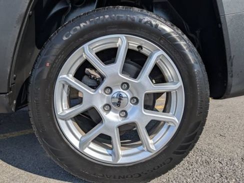 Used 2022 Jeep Renegade Latitude AWD/4WD image 9