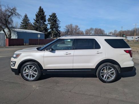 Used 2017 Ford Explorer XLT w/ Equipment Group 202A image 13