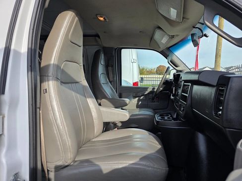 Used 2019 Chevrolet Express 2500 Extended image 9