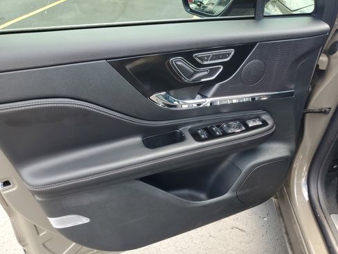 New 2025 Lincoln Corsair Reserve image 8