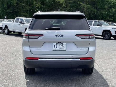 Used 2023 Jeep Grand Cherokee L Limited AWD/4WD image 8