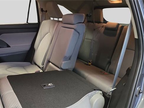 Used 2023 Toyota Highlander L image 16