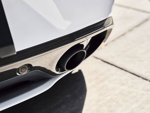 Used 2017 Aston Martin Vanquish S image 18