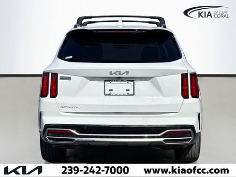 Certified 2023 Kia Sorento SX image 4