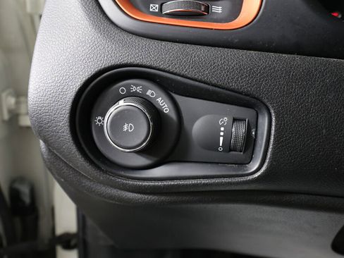 Used 2018 Jeep Renegade Sport w/ Power & Air Group image 31