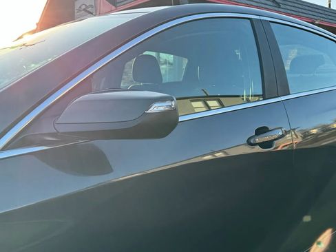 Used 2017 Chevrolet Malibu Hybrid image 19