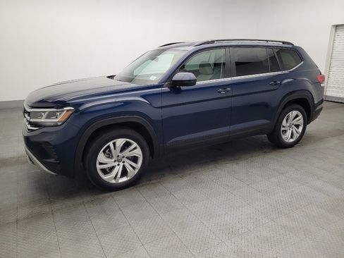 Used 2023 Volkswagen Atlas SE image 2