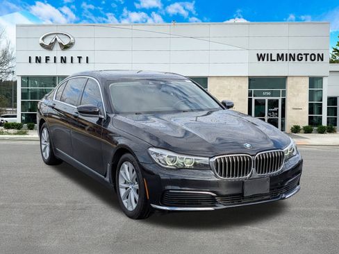 Used 2019 BMW 740i image 1