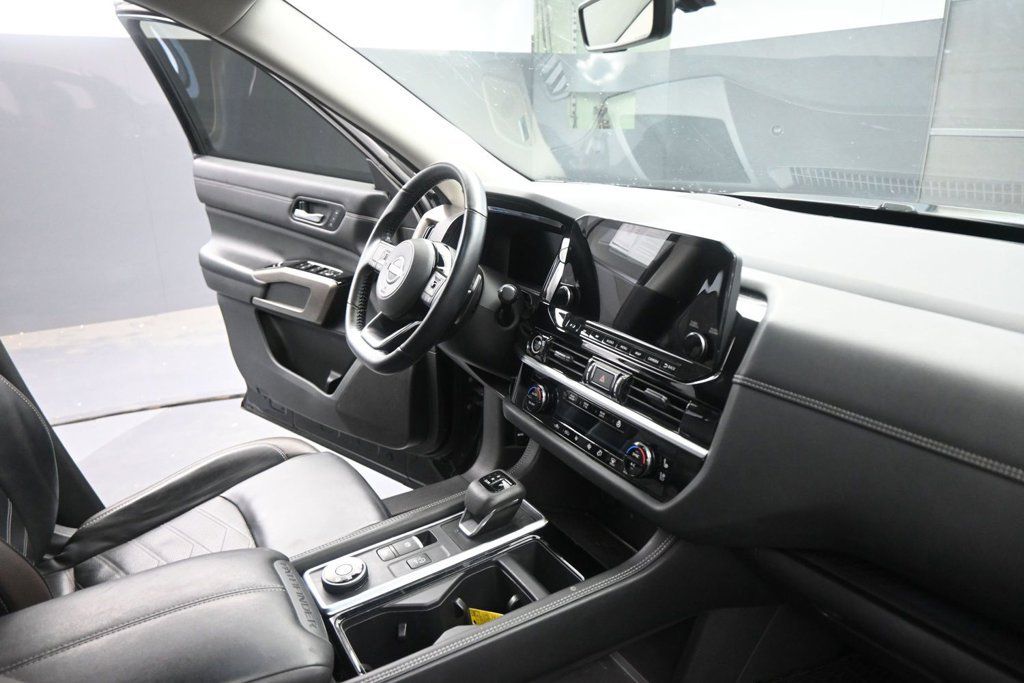 Used 2024 Nissan Pathfinder Platinum w/ Cargo Package AWD/4WD image 21