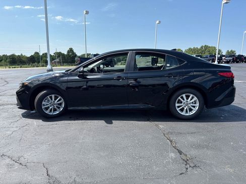 Used 2026 Toyota Camry LE FWD image 5