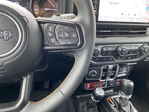 Used 2024 Jeep Wrangler Unlimited AWD/4WD image 20