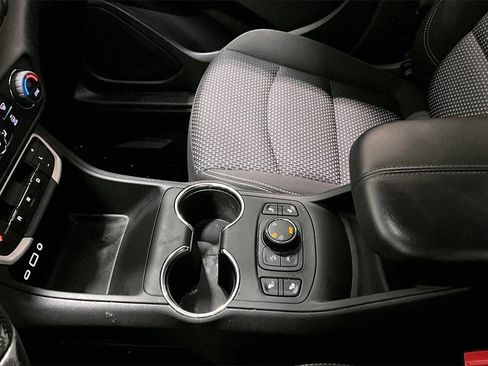 Used 2023 GMC Terrain SLE w/ Driver Convenience Package image 18